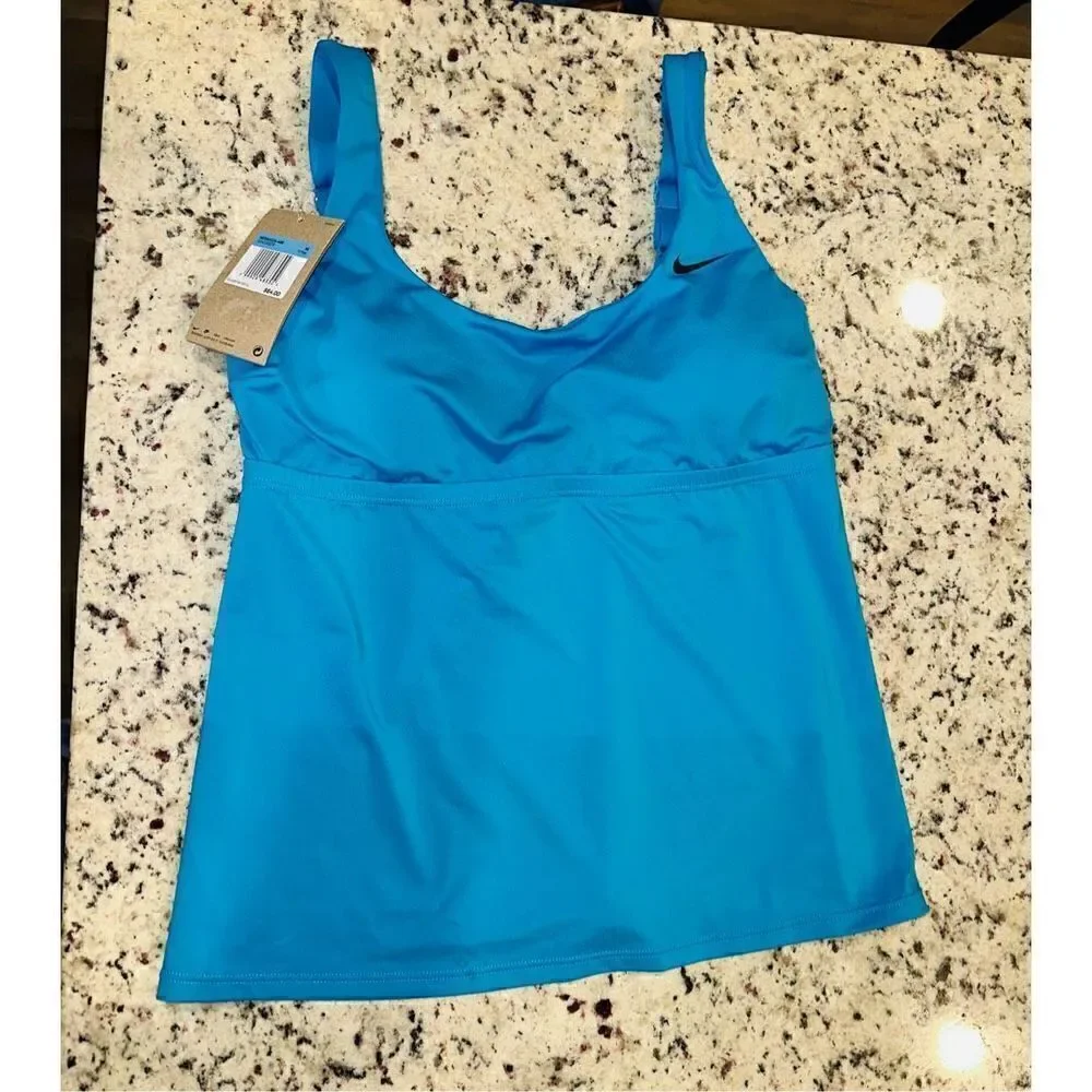 Nike Women's Essential Scoop Neck Tankini Top